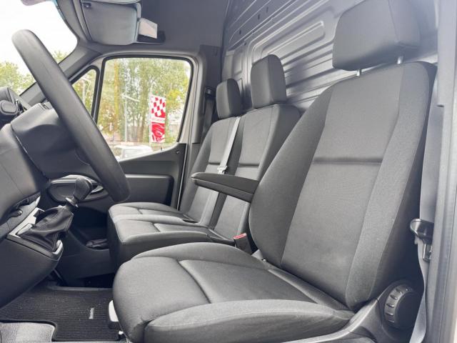 Mercedes Benz Sprinter image 2