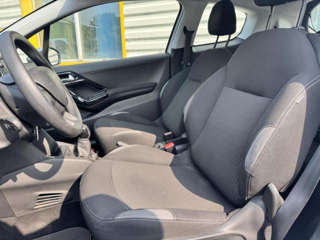 Peugeot 208 image 8