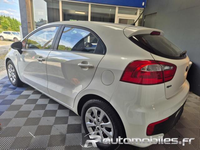 Kia Rio image 7