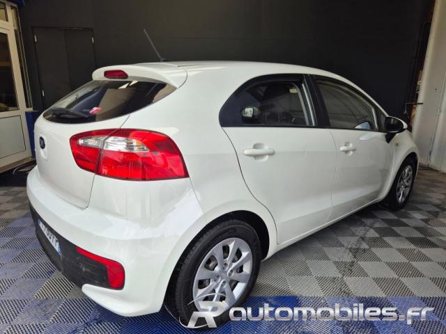 Kia Rio image 3