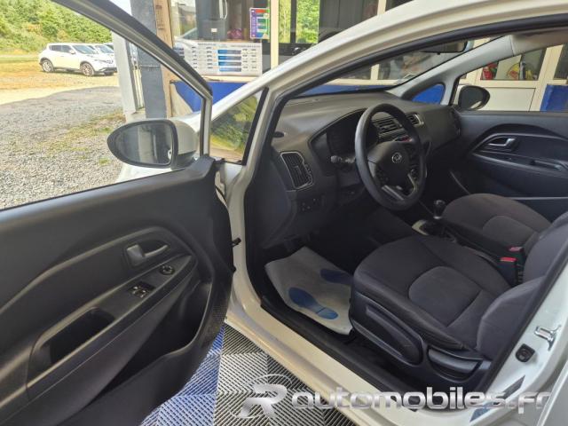 Kia Rio image 6