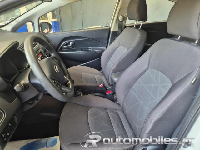 Kia Rio image 5