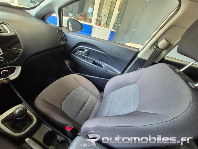 Kia Rio image 1