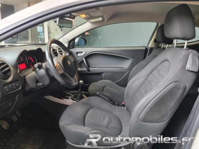 Alfa Romeo Mito image 8