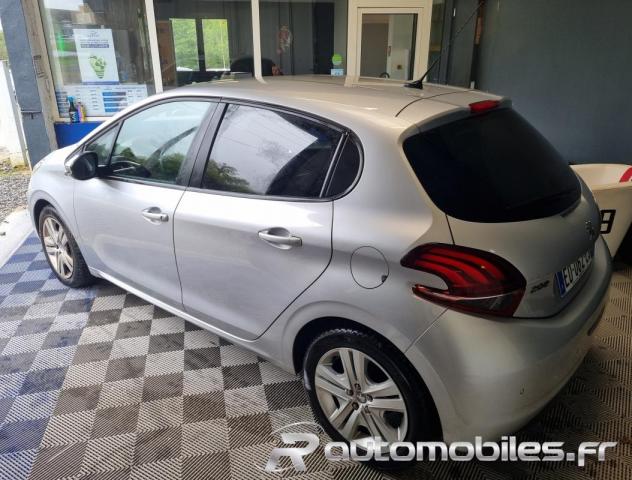 Peugeot 208 image 2