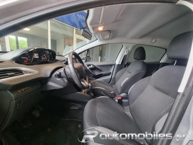 Peugeot 208 image 6