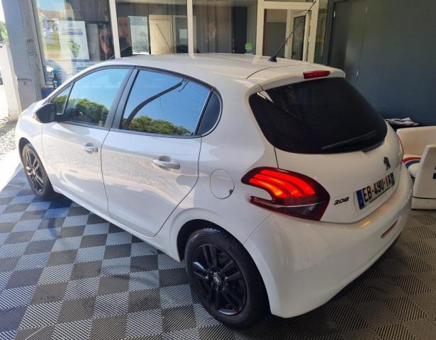 Peugeot 208 image 8