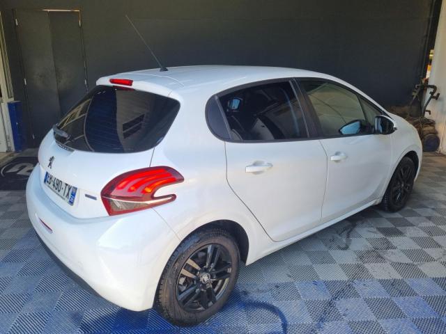 Peugeot 208 image 3