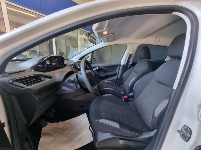 Peugeot 208 image 6