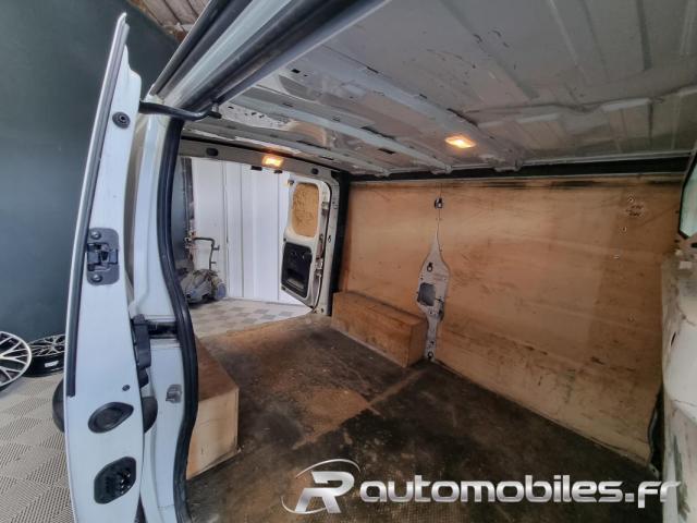 Renault Trafic image 2