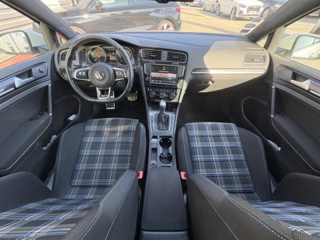Volkswagen Golf image 4