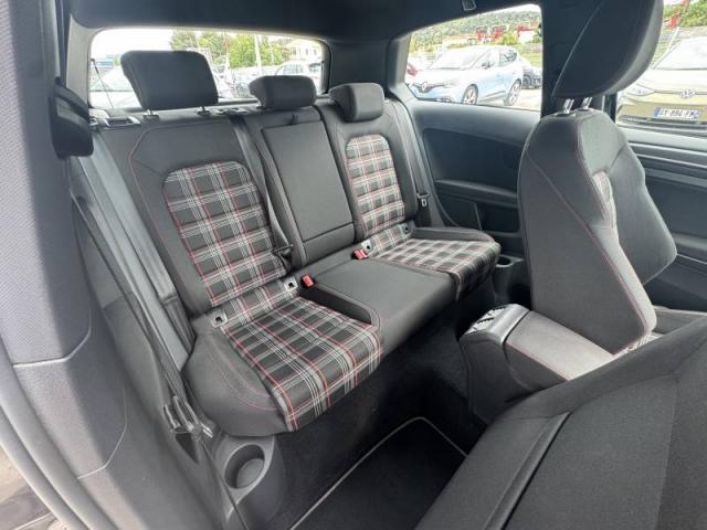 Volkswagen Golf image 9