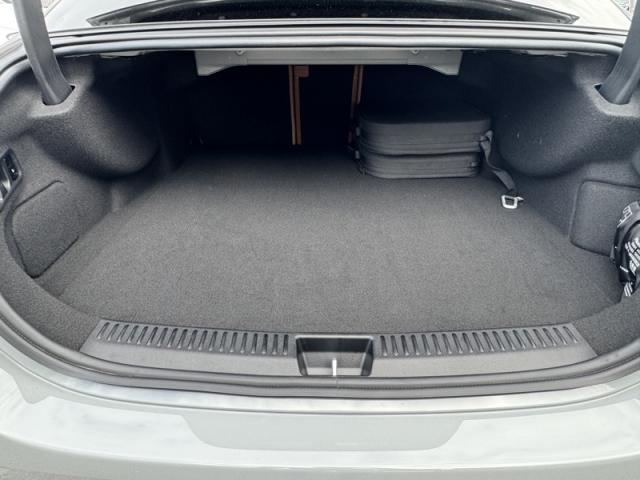 Mercedes Benz E 400 image 6