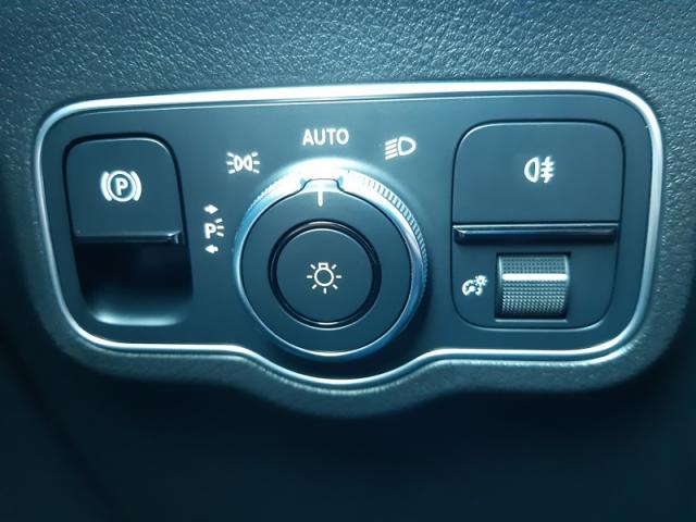 Mercedes Benz Gla image 6