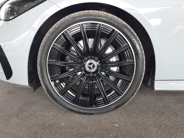 Mercedes Benz E 300 image 6