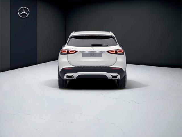 Mercedes Benz Gla image 9