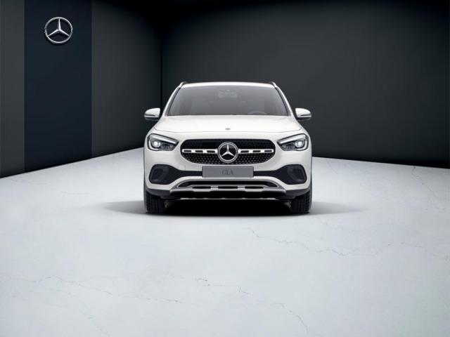 Mercedes Benz Gla image 2