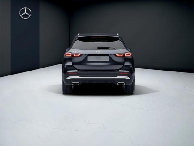 Mercedes Benz Gla image 1