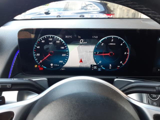 Mercedes Benz Glb image 2