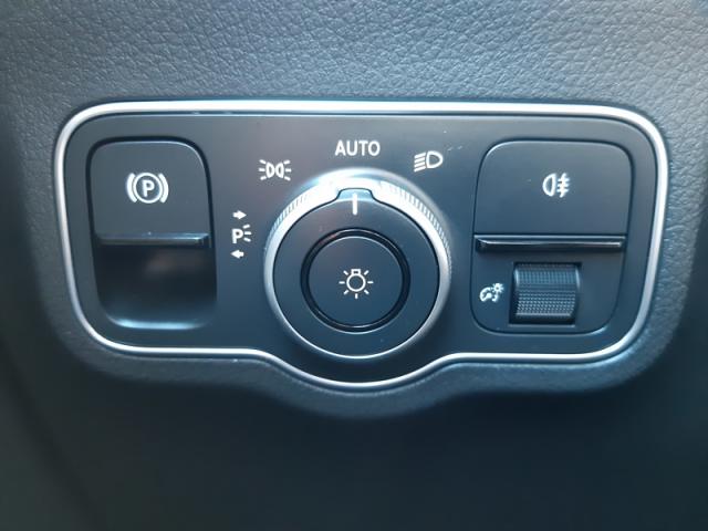 Mercedes Benz Gla image 9