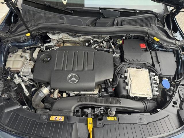 Mercedes Benz Gla image 8