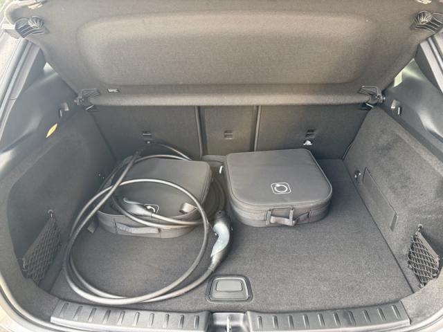 Mercedes Benz Eqa image 4
