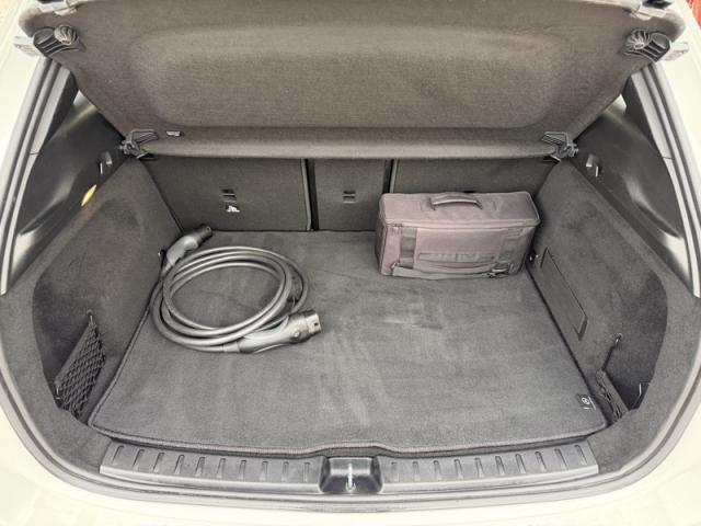 Mercedes Benz Eqa image 5