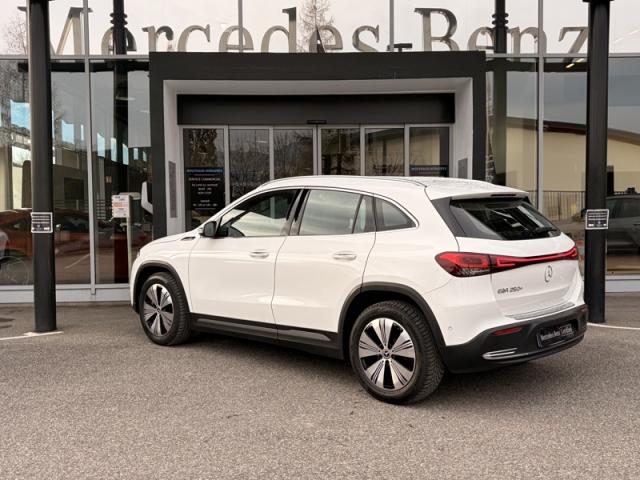 Mercedes Benz Eqa image 3