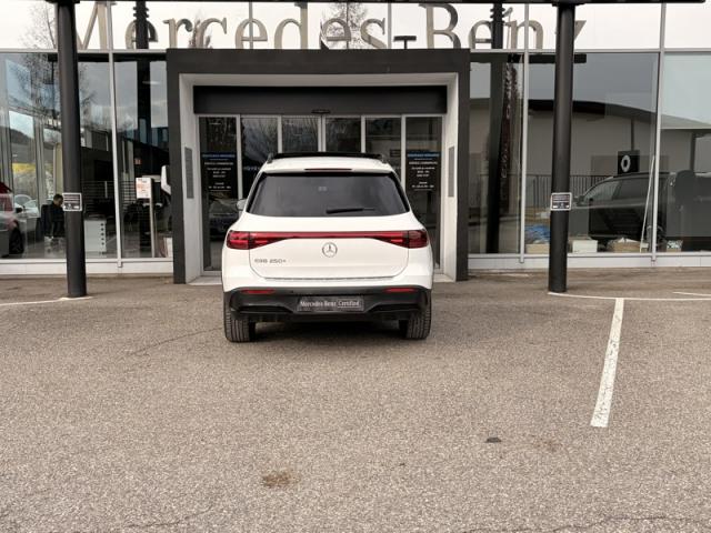 Mercedes Benz Eqb image 3