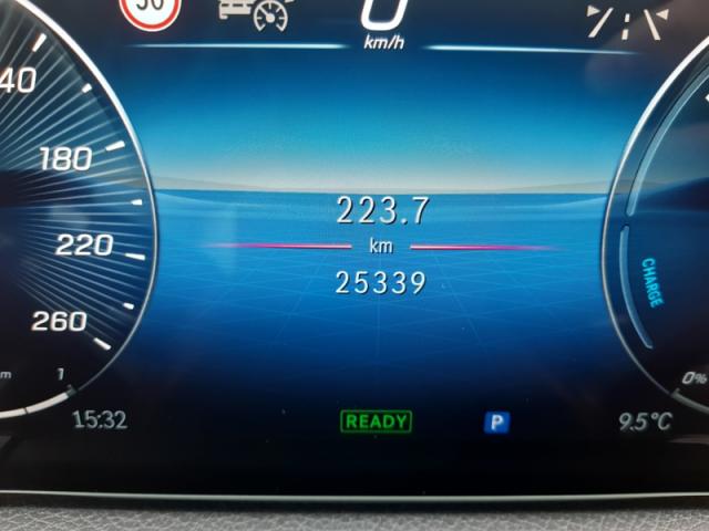 Mercedes Benz Gla image 1