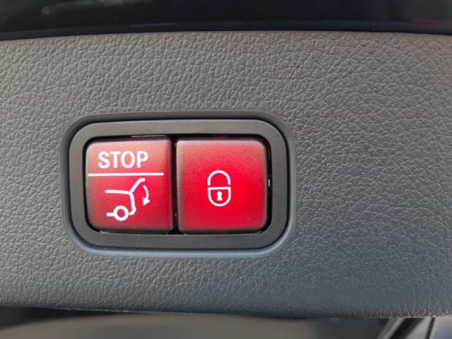 Mercedes Benz Glc image 2