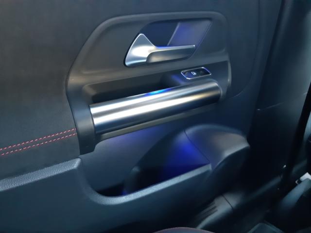 Mercedes Benz Gla image 7