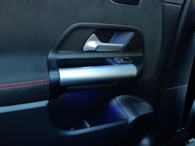 Mercedes Benz Gla image 1