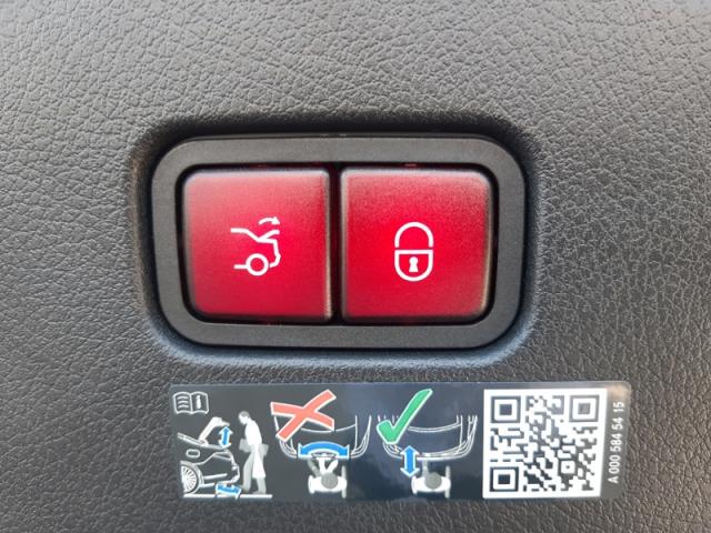 Mercedes Benz Cle image 1