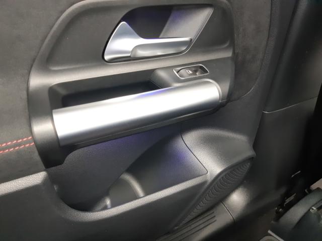 Mercedes Benz Gla image 2