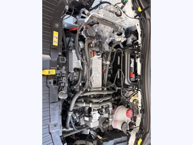 Mercedes Benz Eqa image 7