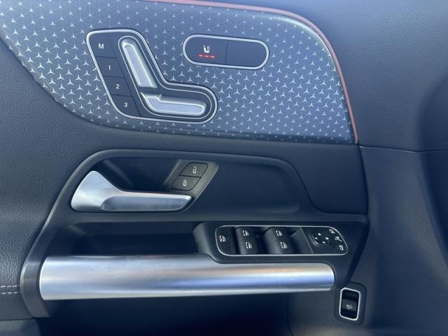 Mercedes Benz Gla image 3