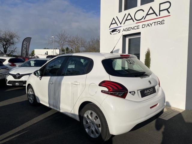Peugeot 208 image 9