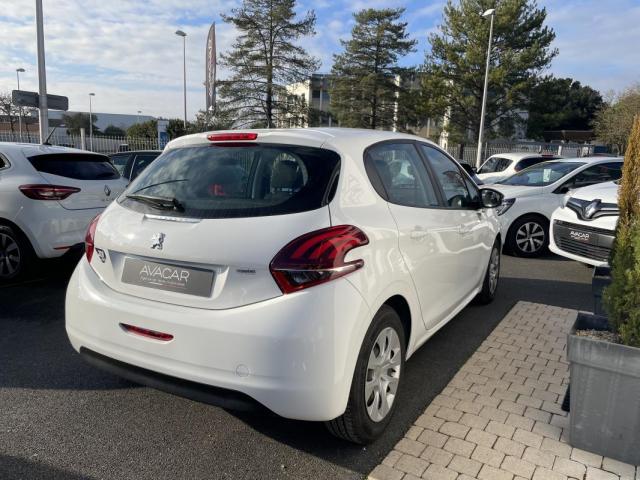 Peugeot 208 image 1