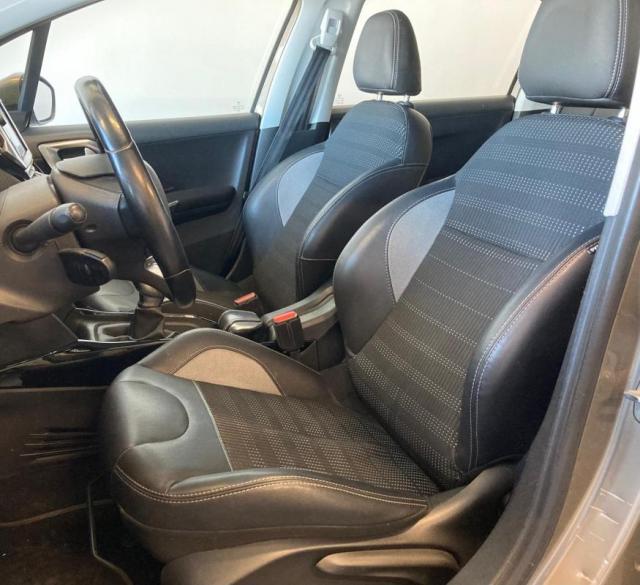 Peugeot 2008 image 2