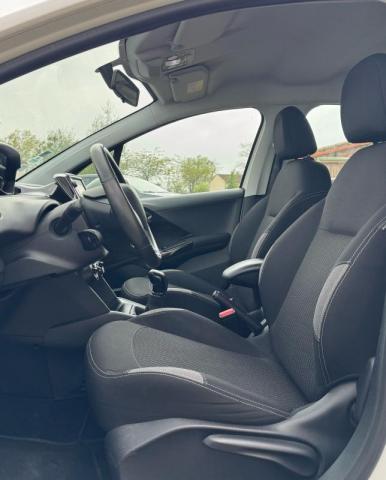 Peugeot 208 image 2