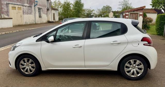 Peugeot 208 image 1