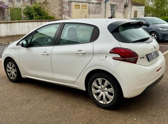 Peugeot 208 image 3