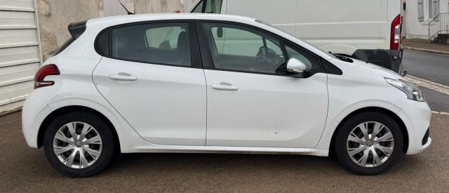 Peugeot 208 image 8