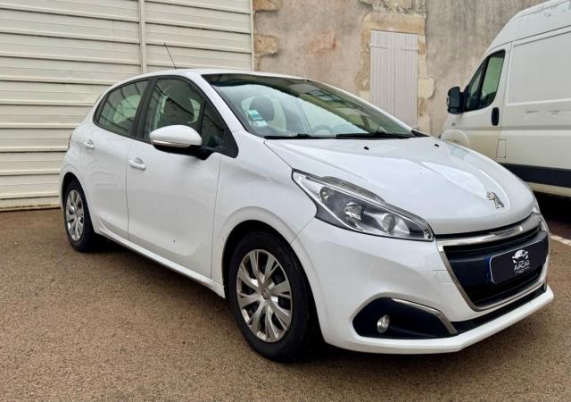 Peugeot 208 image 9