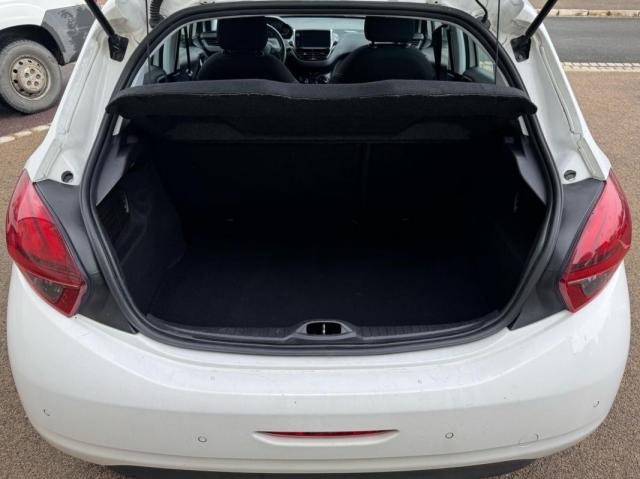 Peugeot 208 image 5