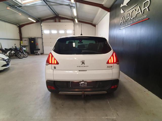 Peugeot 3008 Hybrid4 image 4