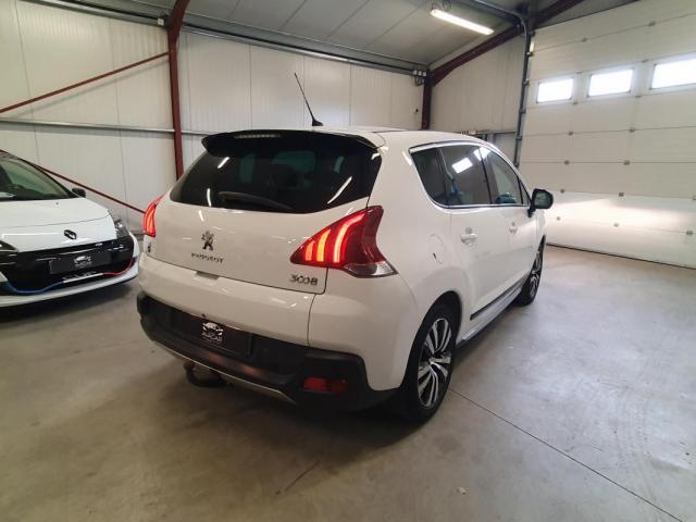 Peugeot 3008 Hybrid4 image 8