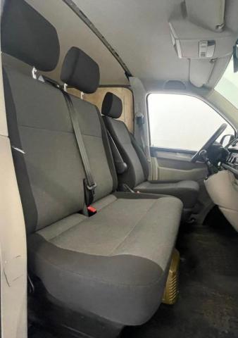 Volkswagen Transporter image 2