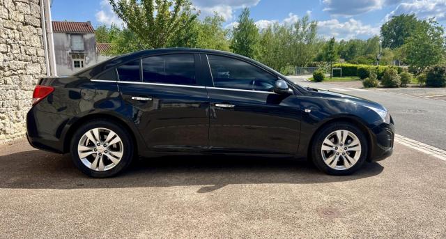 Chevrolet Cruze image 2